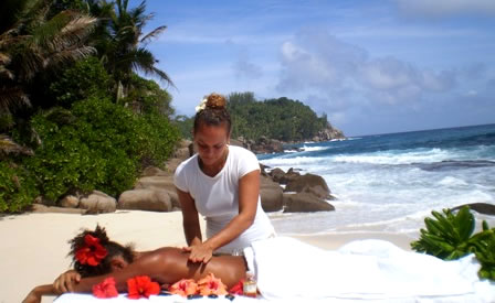 Un massage sur la plage d'Anse Forbans... On rve d'y tre!!