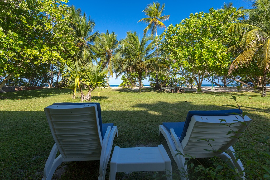 Bei uns hat jeder Bungalow seine eigene Terrasse. Strand und Meer sind ganz in der Nhe.