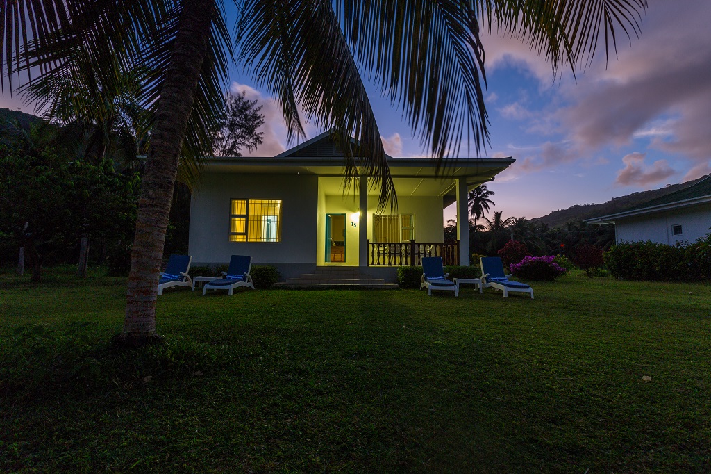 Autour des Chalets d'Anse Forbans dans le sud de l'le de Mah, il y a beaucoup d'espace pour la promenade et les jeux des enfants. Seychelles plage d'hbergement. 